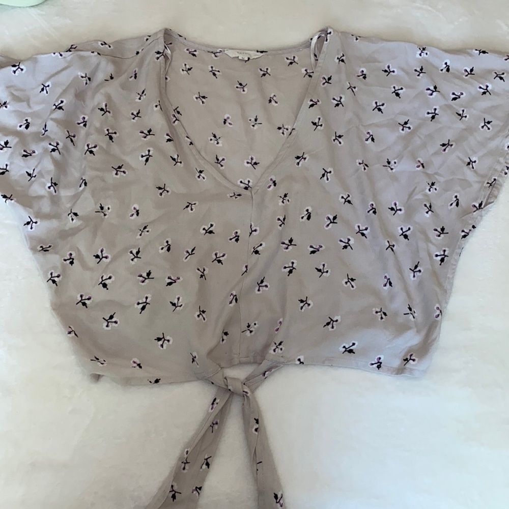 cute light grey printed crop tee